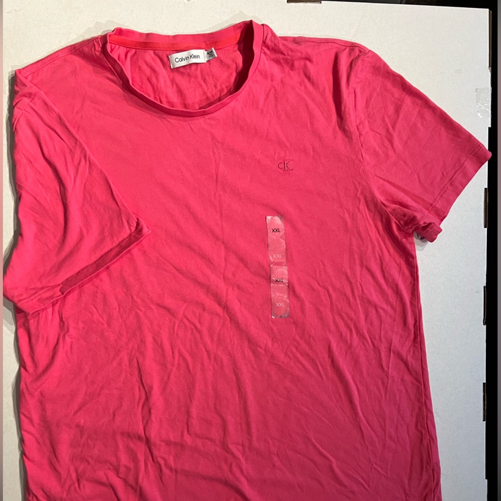Calvin Klein Pink t-shirt never worn xxl